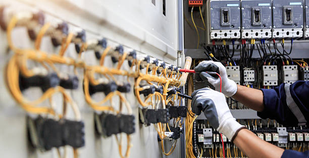 Professional Electrician technician working in Franklin, OH